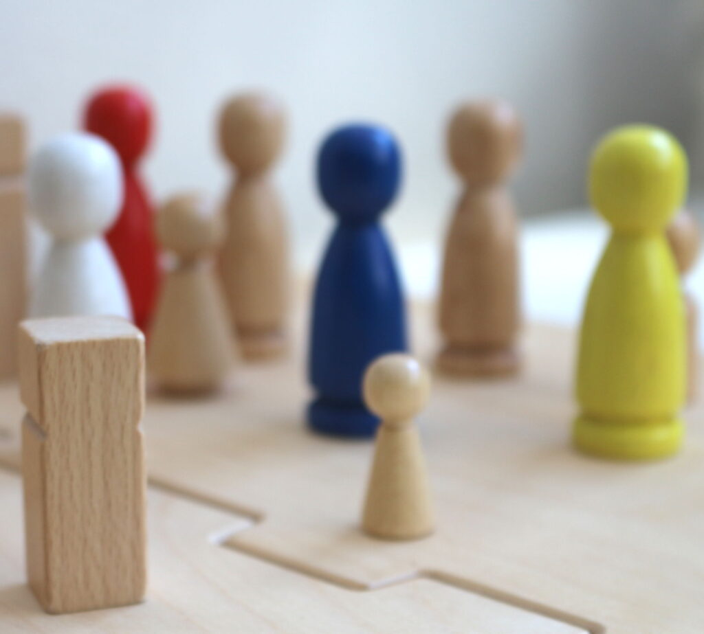 Figuren auf dem Familienbrett